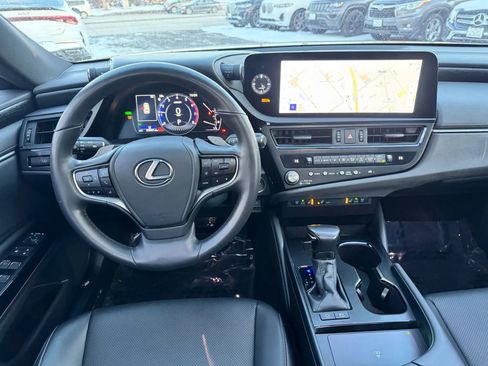 Used 2024 Lexus ES 300h F Sport image 17