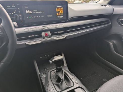 Used 2025 Kia K4 EX image 24