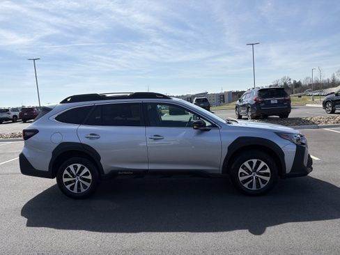Certified 2025 Subaru Outback Premium AWD/4WD image 7