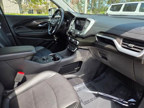 Used 2024 GMC Terrain SLT image 9