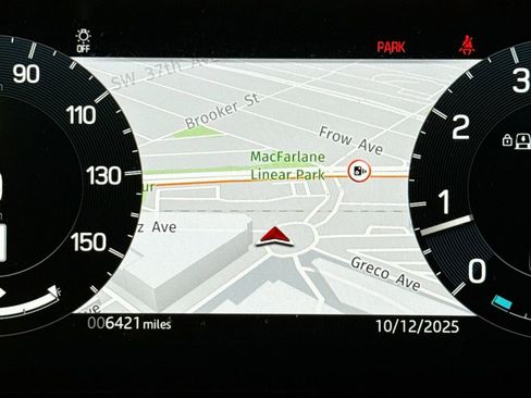 Used 2024 Land Rover Discovery S image 11