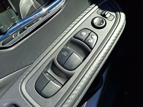 Used 2025 Nissan Versa SV w/ Trunk Package image 24