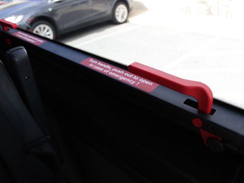 Used 2024 Mercedes-Benz Sprinter 2500 image 36