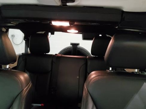 Used 2015 Jeep Wrangler Unlimited Sahara AWD/4WD image 23