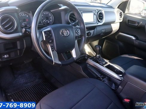 Used 2017 Toyota Tacoma SR5 image 10