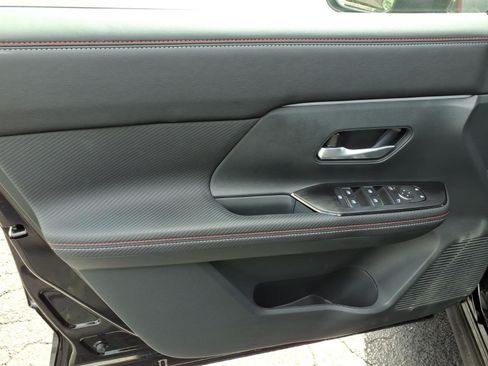 Used 2025 Nissan Kicks SR FWD image 11