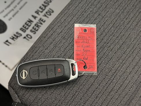 Used 2023 Nissan Rogue SV image 30