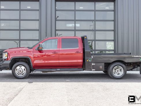 Used 2019 GMC Sierra 3500 SLE w/ SLE Preferred Package image 4