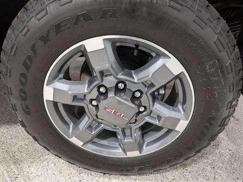 Used 2025 GMC Sierra 3500 SLT w/ SLT Premium Package AWD/4WD image 12