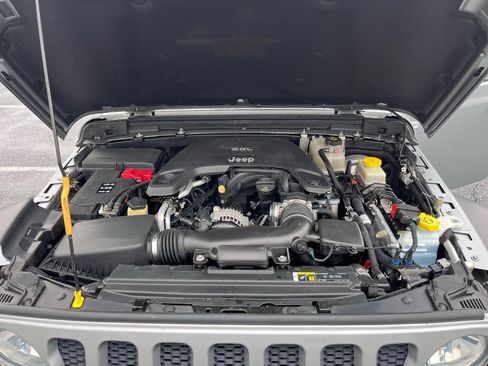 Used 2018 Jeep Wrangler Sport AWD/4WD image 23