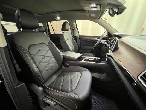 Certified 2025 Volkswagen Atlas SE w/ Panoramic Sunroof Package image 12