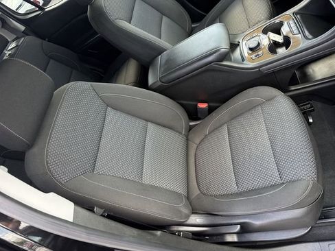 Used 2023 GMC Acadia SLE w/ Driver Convenience Package FWD image 27