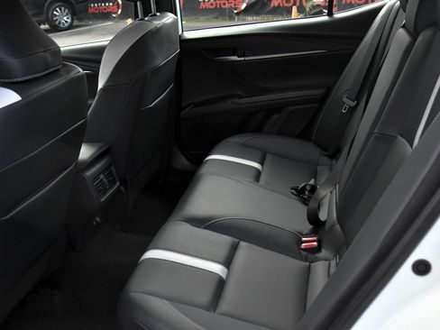 Used 2025 Toyota Camry SE image 39