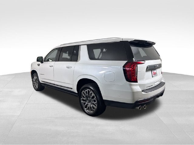 Used 2024 GMC Yukon XL Denali Ultimate AWD/4WD image 3