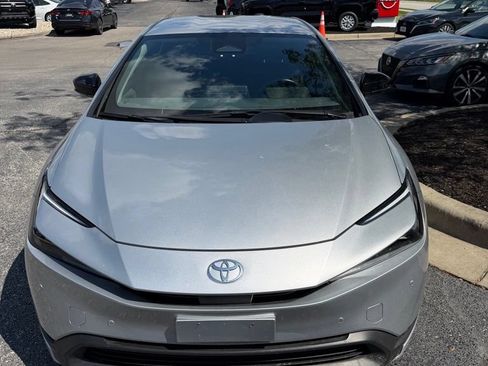 Used 2025 Toyota Prius LE FWD image 2