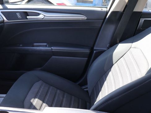 Used 2019 Ford Fusion SE AWD/4WD image 36