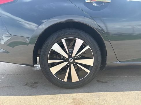 Used 2022 Nissan Altima 2.5 SV FWD image 13