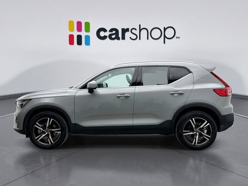 Used 2025 Volvo XC40 B5 Core image 2