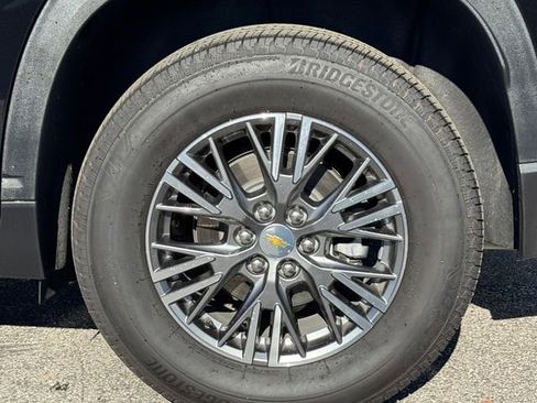 New 2025 Chevrolet Traverse LT image 13