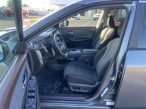 Used 2023 Nissan Rogue SV FWD image 18