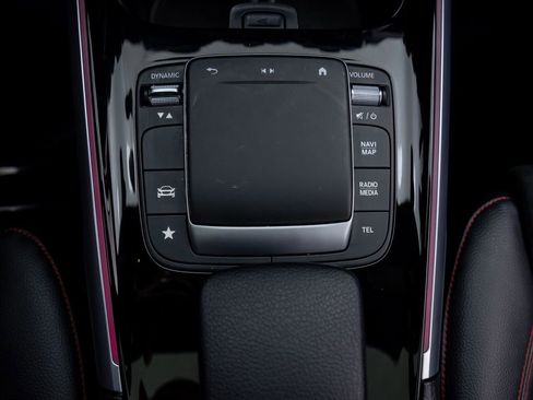 Used 2022 Mercedes-Benz GLB 250 4MATIC image 19