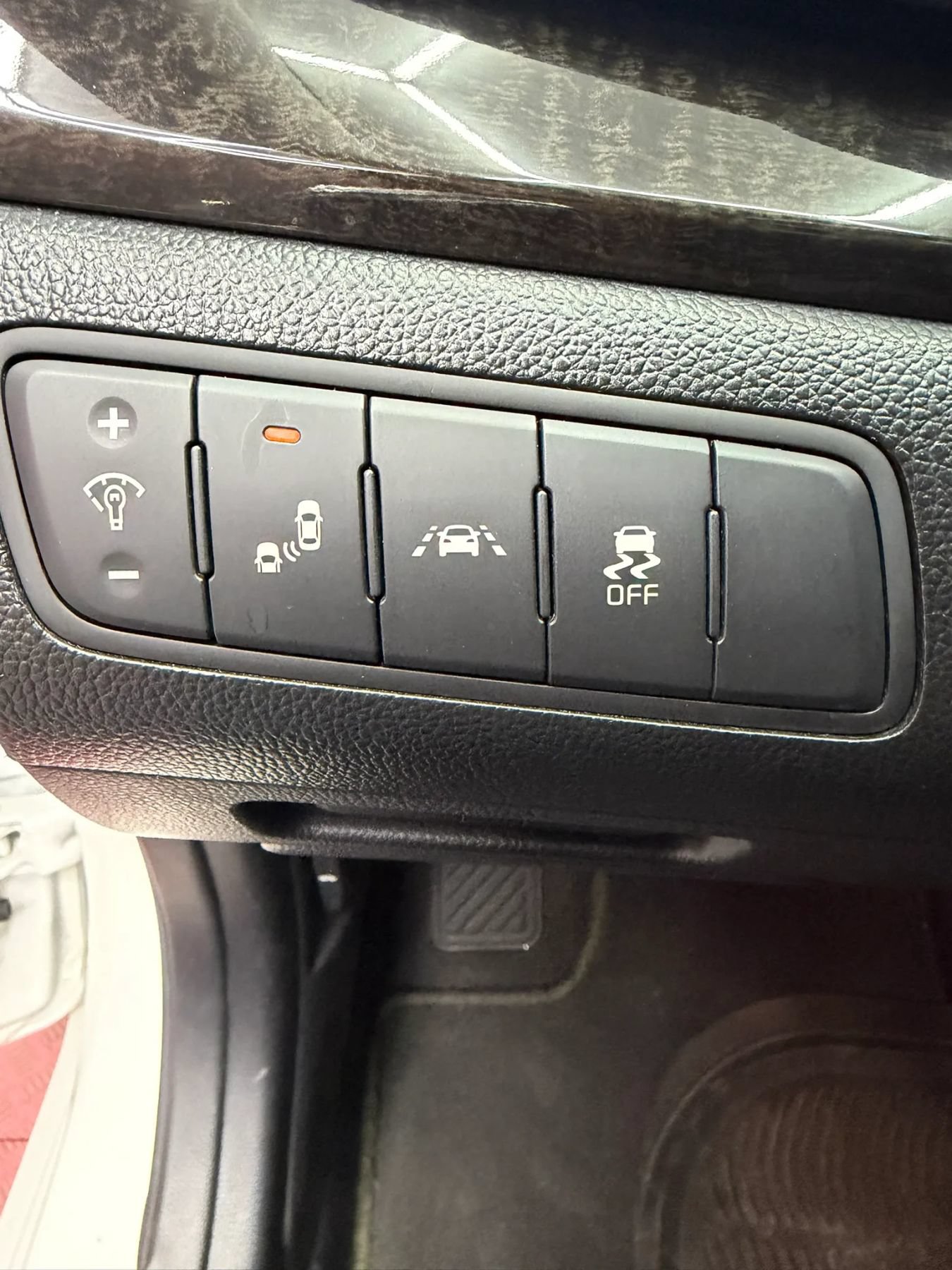 Used 2015 Kia Cadenza Premium w/ Technology Package FWD image 14