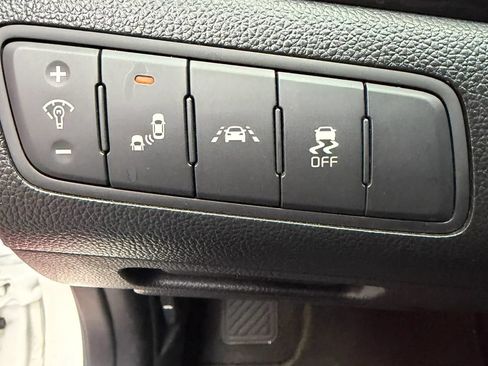 Used 2015 Kia Cadenza Premium w/ Technology Package FWD image 14