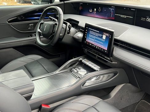 Certified 2025 Lincoln Nautilus Premier w/ Equipment Group 102A image 11