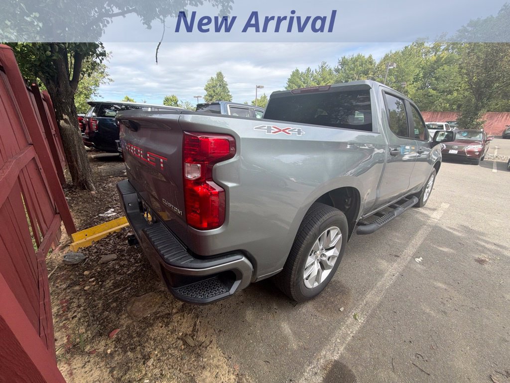 Used 2023 Chevrolet Silverado 1500 Custom AWD/4WD image 9