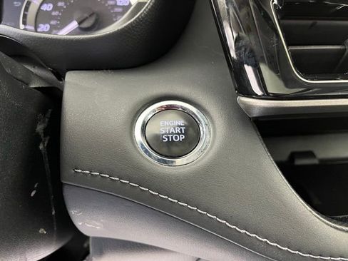 Used 2023 Toyota Highlander XLE image 25