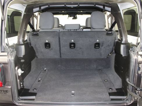 Used 2025 Jeep Wrangler Unlimited Sahara w/ Safety Group AWD/4WD image 17