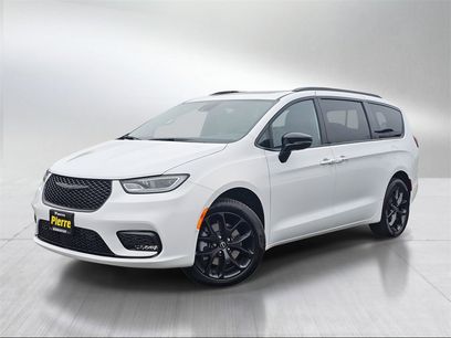 New 2026 Chrysler Pacifica Limited w/ S Appearance Package