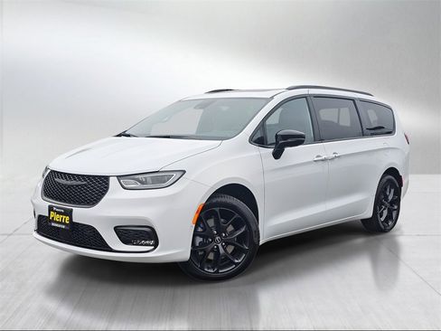 New 2026 Chrysler Pacifica Limited w/ S Appearance Package image 1