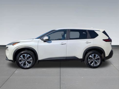Used 2023 Nissan Rogue SV image 2