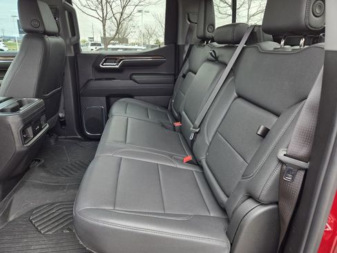 Used 2024 Chevrolet Silverado 1500 LT Trail Boss w/ LT Trail Boss Premium Package AWD/4WD image 5