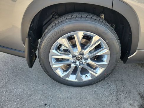 New 2026 Toyota Highlander Limited AWD/4WD image 30