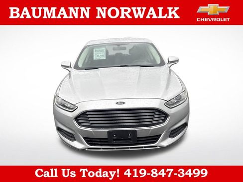 Used 2015 Ford Fusion SE FWD image 3