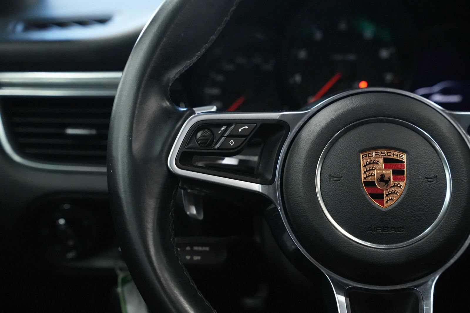 Used 2018 Porsche Macan Sport Edition AWD/4WD image 29