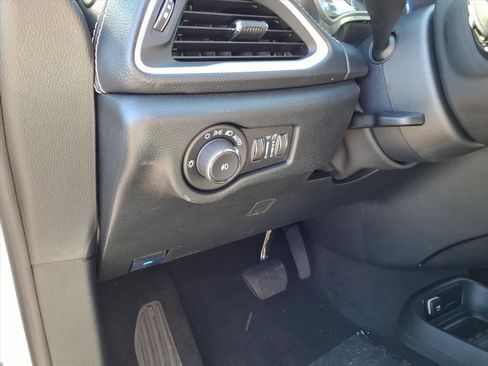 New 2026 Chrysler Pacifica Select image 15