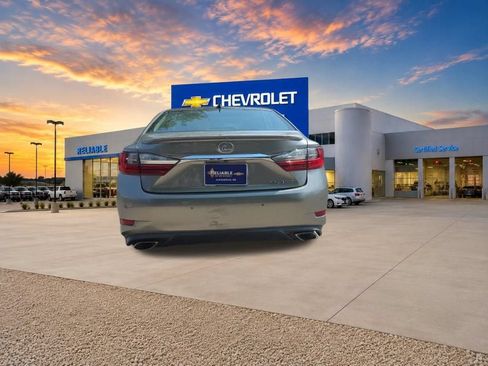 Used 2017 Lexus ES 350 w/ Ultra Luxury Package FWD image 5