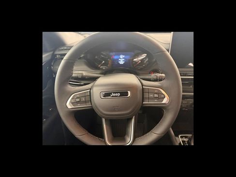 Used 2024 Jeep Compass Latitude w/ Convenience Group AWD/4WD image 14