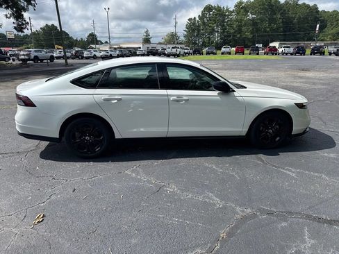Used 2025 Honda Accord SE image 6