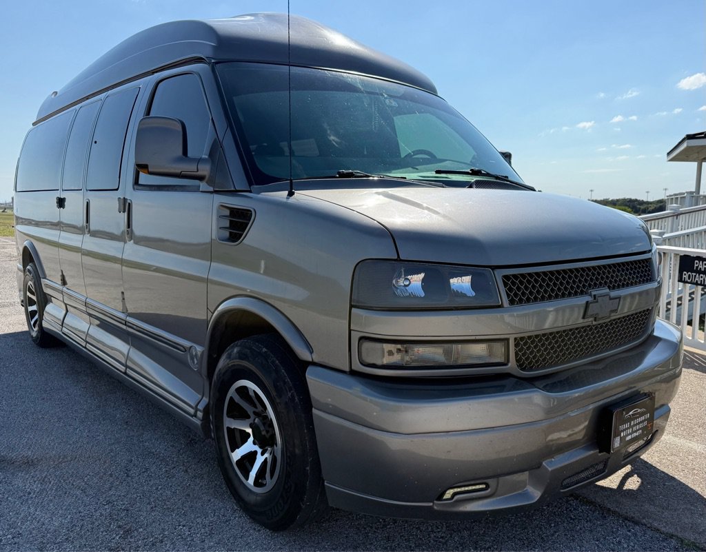 Used 2013 Chevrolet Express 2500 Extended RWD image 3