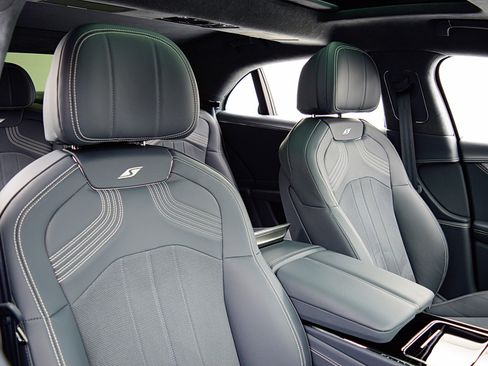 Used 2023 Bentley Flying Spur V8 image 32