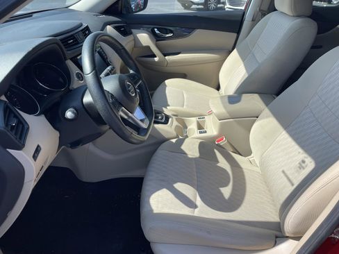 Used 2019 Nissan Rogue SV w/ Premium Package FWD image 5