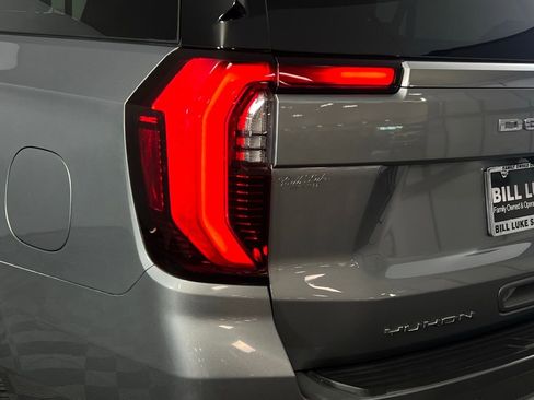 Used 2025 GMC Yukon XL Denali image 11