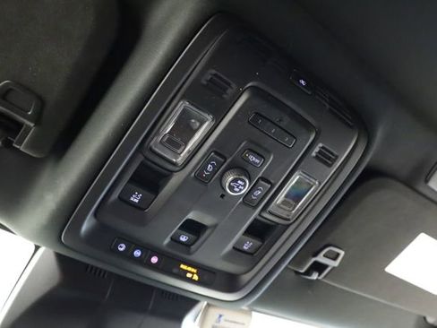 Used 2021 Cadillac Escalade Premium Luxury AWD/4WD image 27