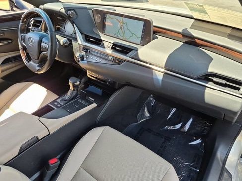 Used 2019 Lexus ES 300h w/ Premium Package FWD image 32