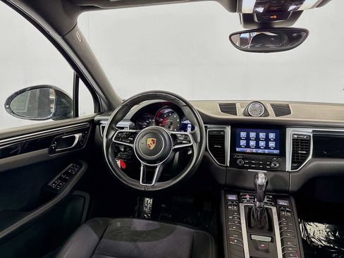 Used 2017 Porsche Macan image 23
