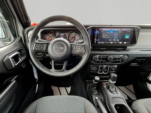 Used 2025 Jeep Wrangler Unlimited Sport AWD/4WD image 8